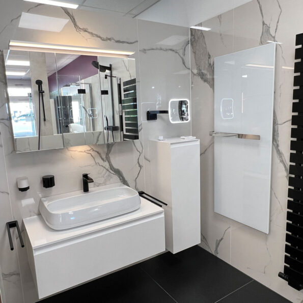 Badezimmer Waschtisch mit Unterschrank