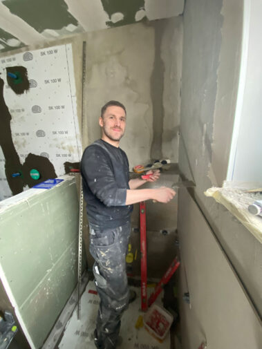 Installateure bei der Badmontage