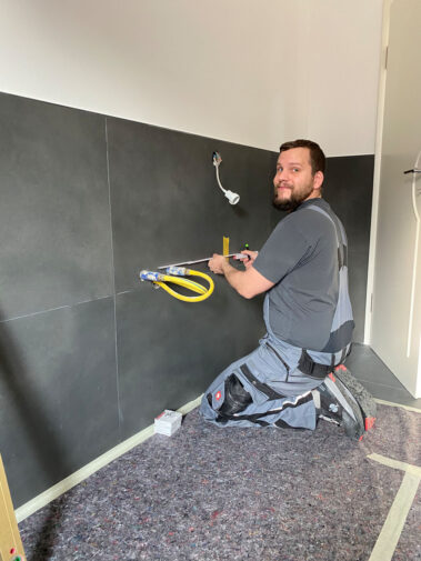 Installateure bei der Badmontage Hessen